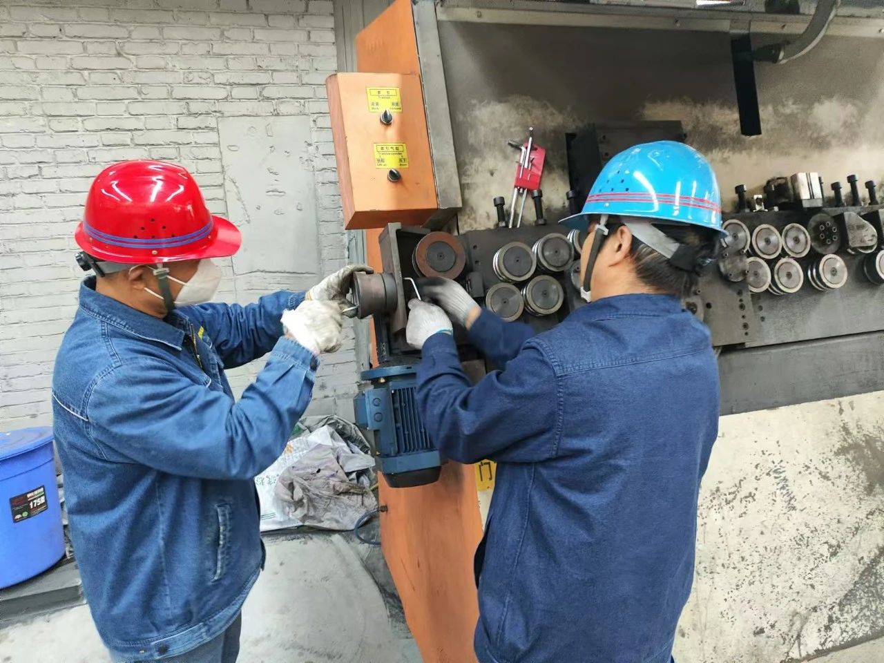 ���c(di��n)�l(f��)�����������h��+����t��ɫ