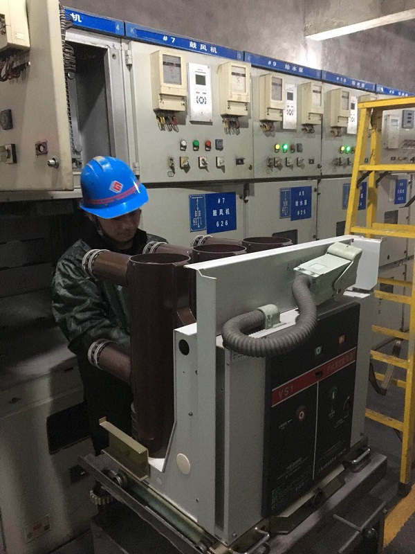 華富新能源公司電氣春檢工作全面展開 華富新能源公司電氣春檢工作全面展開