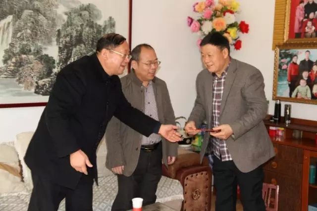 龍鋼集團(tuán)公司黨政工領(lǐng)導(dǎo)到韓城片區(qū)看望慰問(wèn)離退休老干部 龍鋼集團(tuán)公司黨政工領(lǐng)導(dǎo)到韓城片區(qū)看望慰問(wèn)離退休老干部