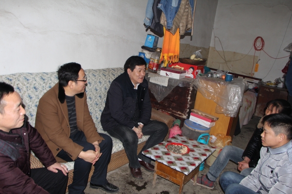 陜鋼集團“雙節(jié)”慰問及領(lǐng)導干部“一對一”幫扶工作全面鋪開 陜鋼集團“雙節(jié)”慰問及領(lǐng)導干部“一對一”幫扶工作全面鋪開