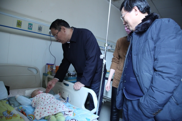 李永剛一行看望慰問住院職工家屬 李永剛一行看望慰問住院職工家屬