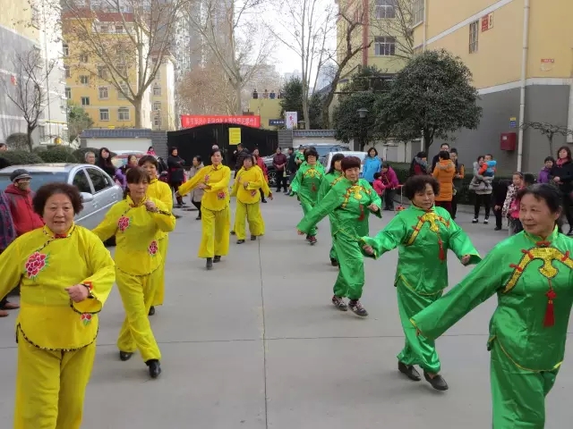 西鋼公司職工家屬喜迎元宵佳節(jié) 西鋼公司職工家屬喜迎元宵佳節(jié)