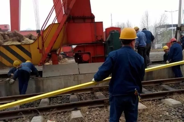 敬業(yè)，在這一刻體現(xiàn)——記西鋼動(dòng)力分廠修復(fù)5#龍門吊側(cè)記