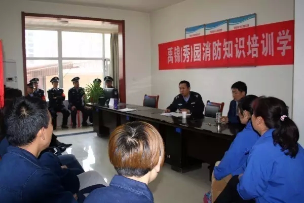 韓城禹錦園小區(qū)積極開展消防知識(shí)培訓(xùn)活動(dòng) 韓城禹錦園小區(qū)積極開展消防知識(shí)培訓(xùn)活動(dòng)