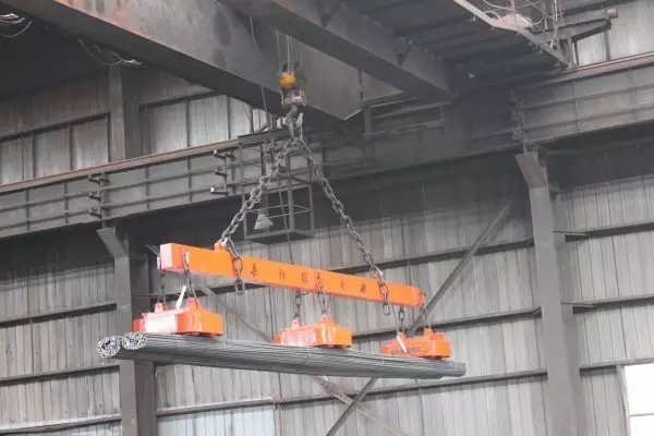 寶軋公司順利完成行車電磁吊改裝工作 寶軋公司順利完成行車電磁吊改裝工作