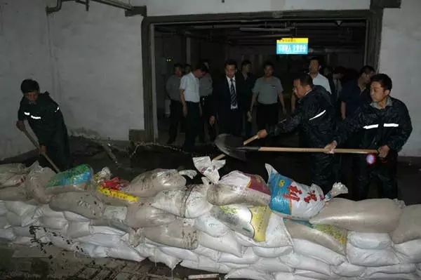 禹龍國(guó)際酒店公司開展防汛演習(xí)活動(dòng) 禹龍國(guó)際酒店公司開展防汛演習(xí)活動(dòng)