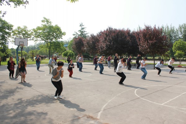 寶軋公司開展工間操活動(dòng) 寶軋公司開展工間操活動(dòng)