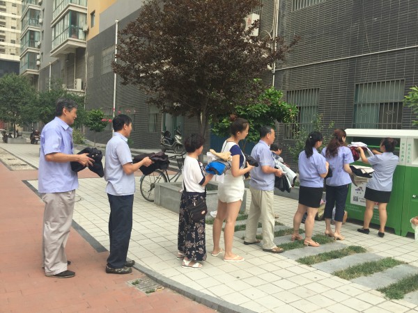 綜合服務(wù)公司舉行“衣暖人心，愛(ài)心捐贈(zèng)”公益活動(dòng)