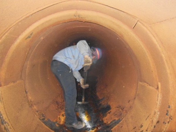 高溫下的“爐內(nèi)人” 高溫下的“爐內(nèi)人”