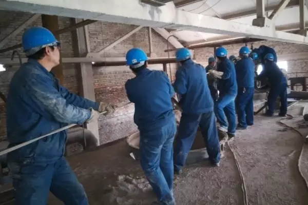 一場特殊的 “拔河” 比賽 一場特殊的 “拔河” 比賽