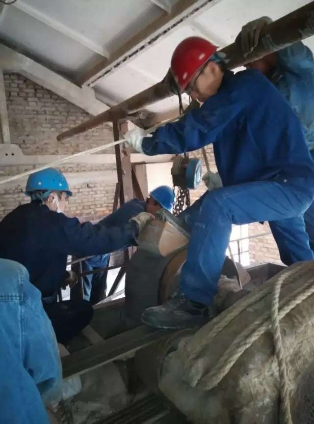 一場特殊的 “拔河” 比賽 一場特殊的 “拔河” 比賽