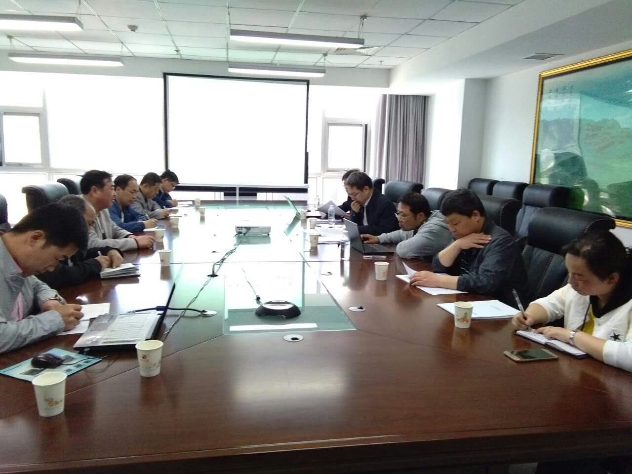 大西溝邀請(qǐng)專家對(duì)尾礦庫(kù)突發(fā)環(huán)境事件應(yīng)急預(yù)案進(jìn)行評(píng)審