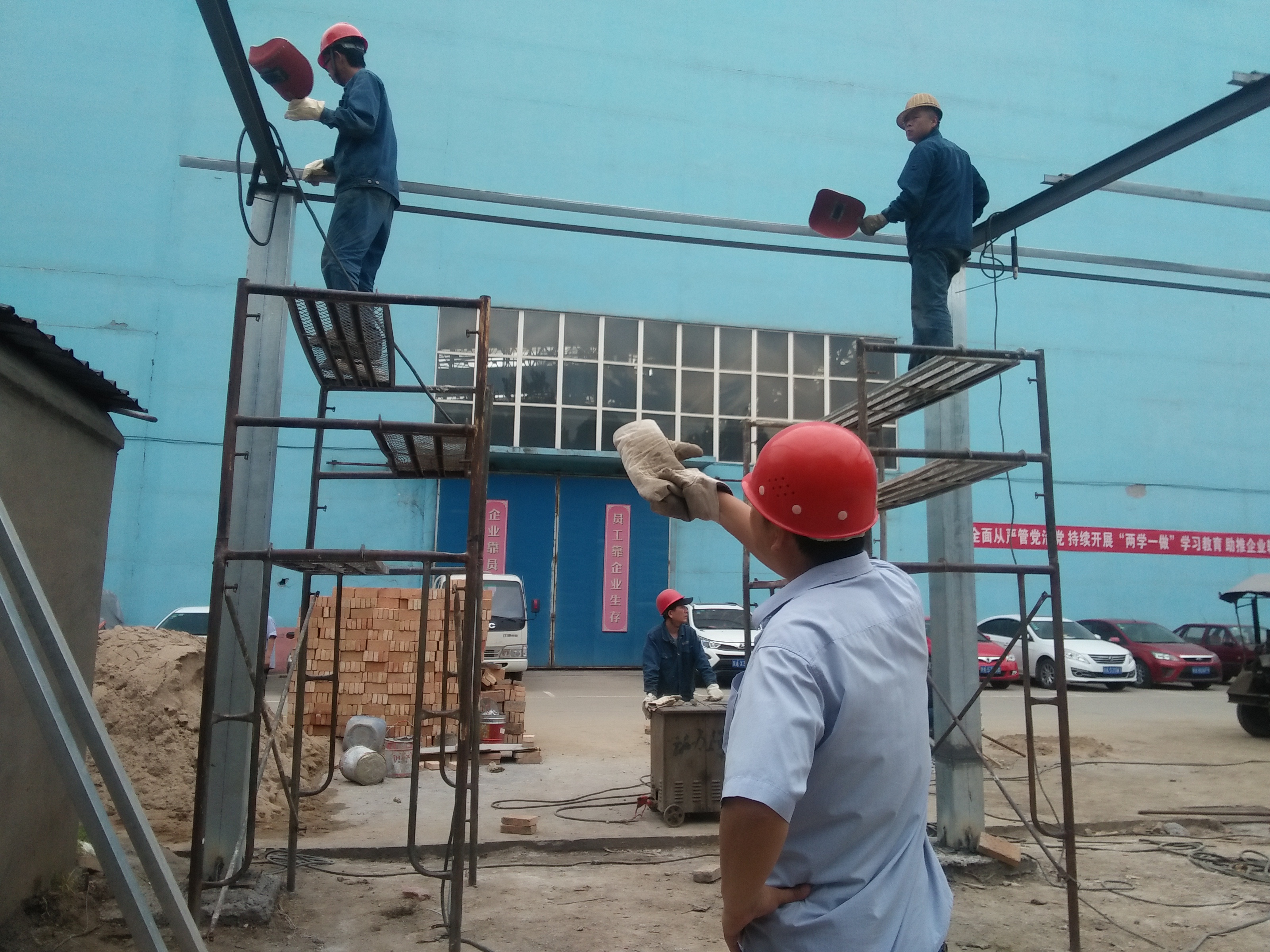 用勤勞的雙手鑄就轉(zhuǎn)型發(fā)展之路 用勤勞的雙手鑄就轉(zhuǎn)型發(fā)展之路