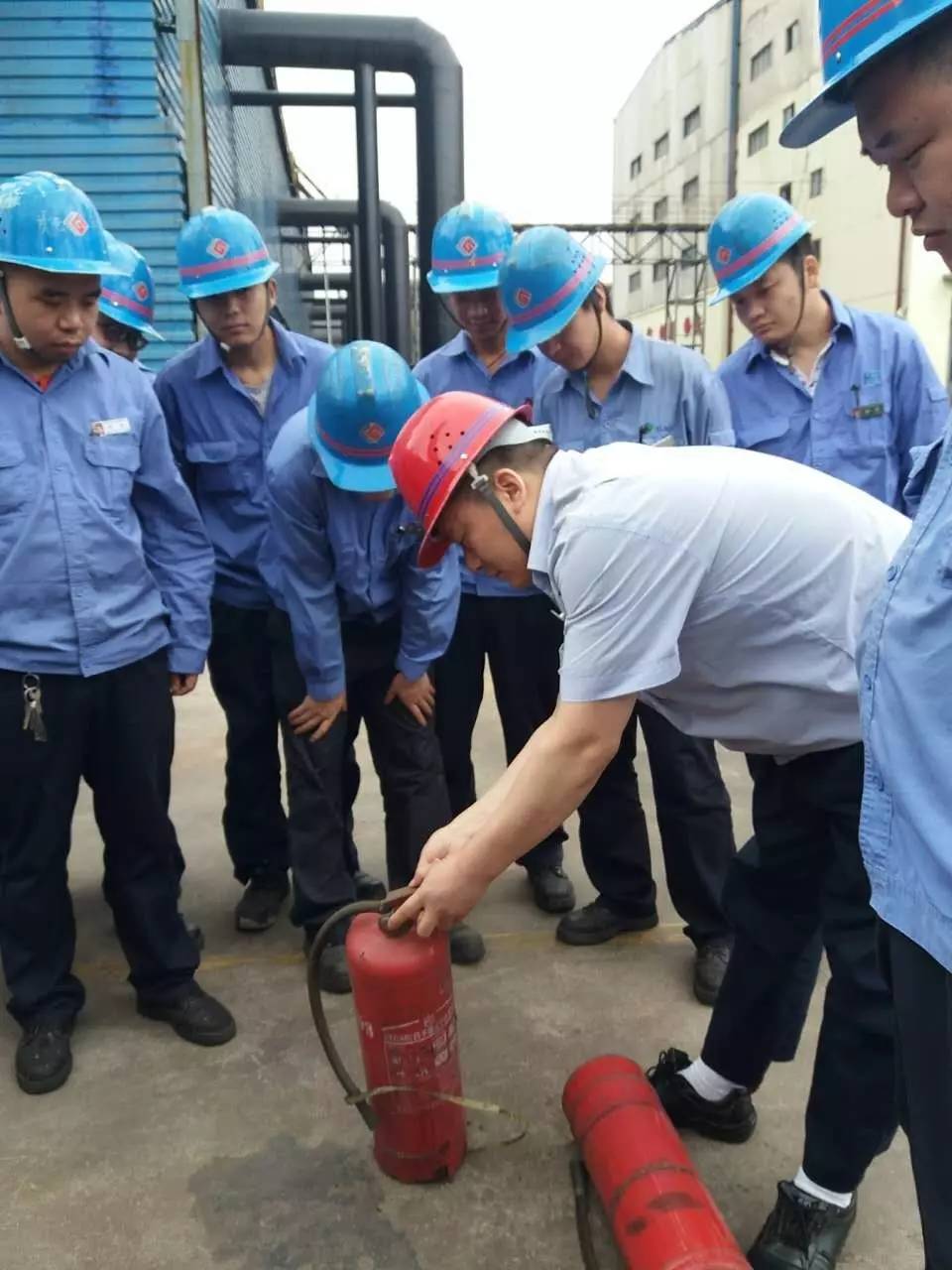 華富新能源、綜合服務(wù)公司積極開展“安全生產(chǎn)月”活動