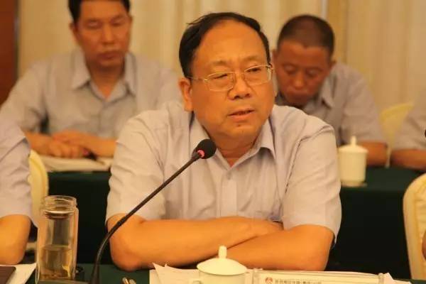 龍鋼集團(tuán)召開上半年經(jīng)濟(jì)運(yùn)行分析會(huì) 龍鋼集團(tuán)召開上半年經(jīng)濟(jì)運(yùn)行分析會(huì)