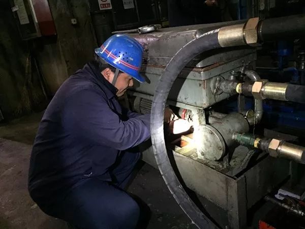 “小手術(shù)”巧治濾油機“慢性病” “小手術(shù)”巧治濾油機“慢性病”