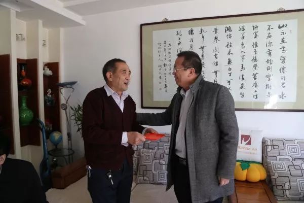 唐鑫一行看望集團(tuán)公司離退休老干部及遺屬 唐鑫一行看望集團(tuán)公司離退休老干部及遺屬