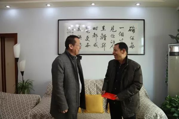 唐鑫一行看望集團(tuán)公司離退休老干部及遺屬 唐鑫一行看望集團(tuán)公司離退休老干部及遺屬