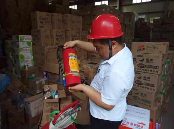 龍鋼集團檢查基層單位春檢、安全管理工作