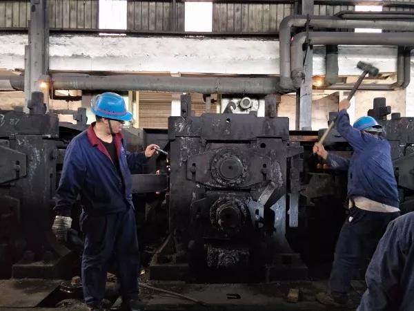 高溫“戰(zhàn)場(chǎng)”上的質(zhì)量守衛(wèi)者 高溫“戰(zhàn)場(chǎng)”上的質(zhì)量守衛(wèi)者