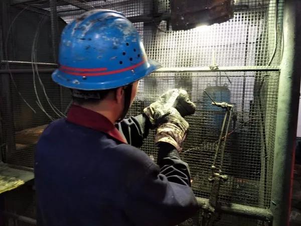 高溫“戰(zhàn)場(chǎng)”上的質(zhì)量守衛(wèi)者 高溫“戰(zhàn)場(chǎng)”上的質(zhì)量守衛(wèi)者