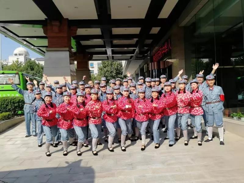 嘹亮的頌歌　深情的祝?！堜摷瘓F(tuán)百人合唱節(jié)目側(cè)記